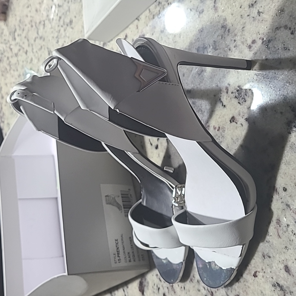 Lady's shoes